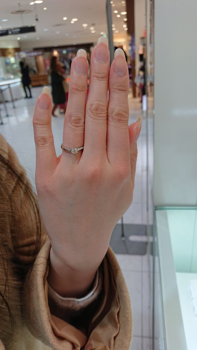 メインダイヤ 0.25カラットくらいでした。