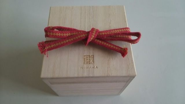 リングケースは木箱に入って納品されます。高級感があります。