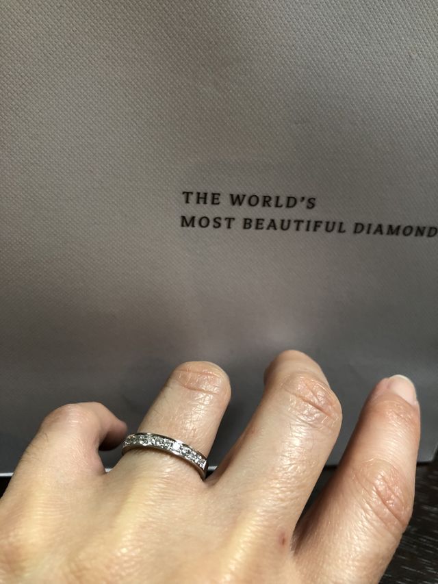 ハーフエタ二ティリングで突起がなく日常使いも安心です。