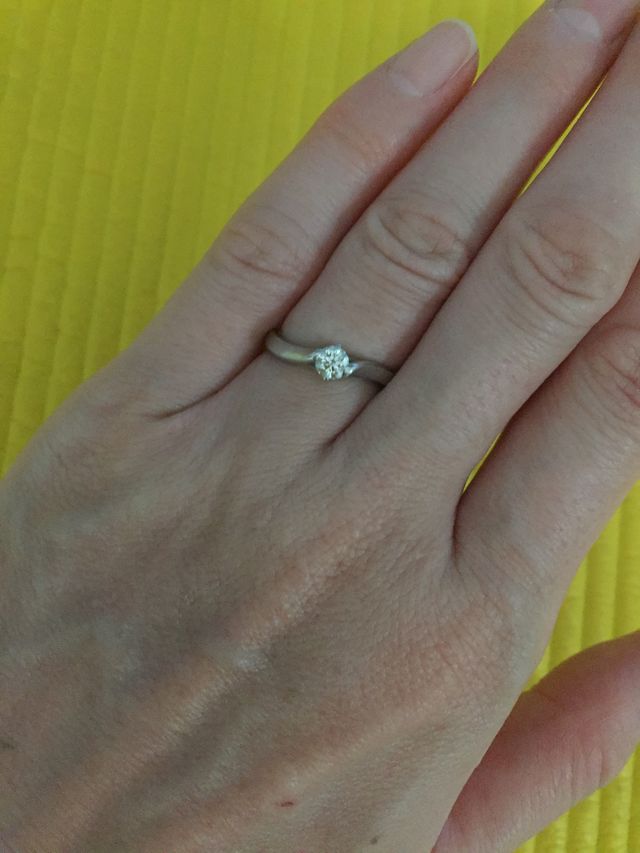 ダイヤのカットがきれい！プラチナの部分のかたもきれいでく。