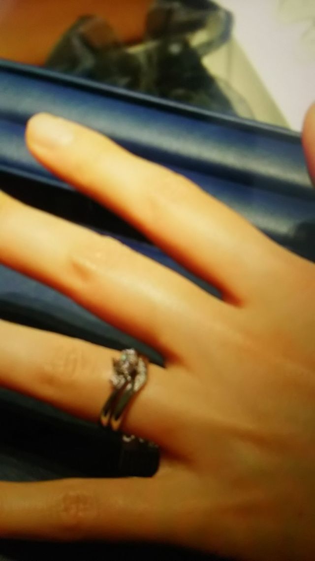 上が婚約指輪です。