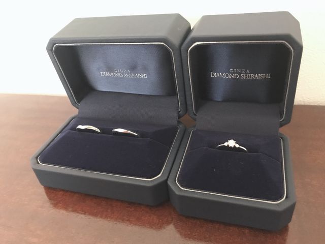 左 マリッジリング
右 エンゲージリング