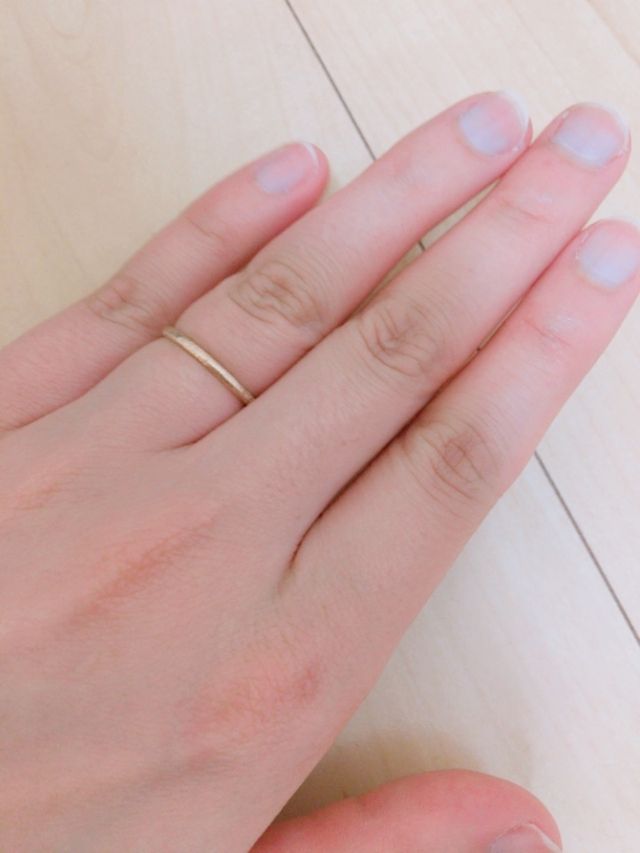 ピンクゴールドで変わったデザイン。とても気に入っています。