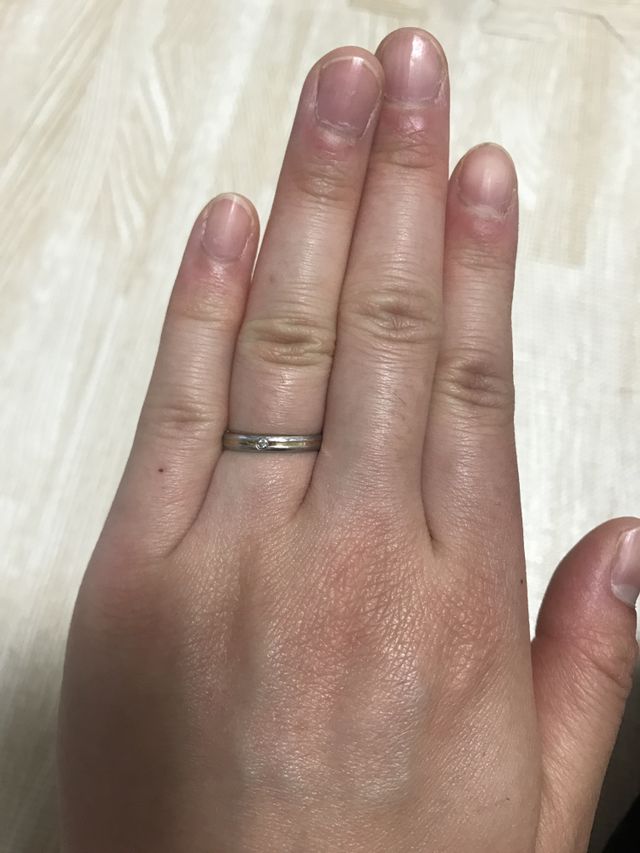 真ん中にピンクゴールドのラインが入ってます！