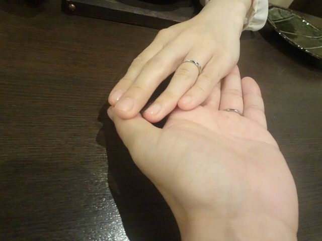 見えづらいかもしれませんが、光にキラキラ反射します。