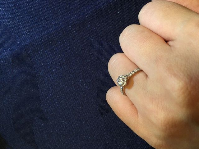 丸くカットされたダイヤモンドの存在感がすごかったです。