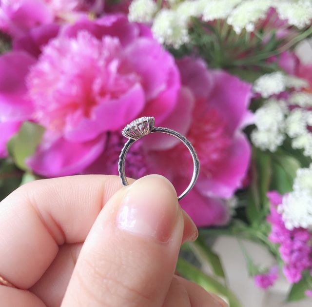 エンゲージらしいシルエットがとても可愛いらしいです。