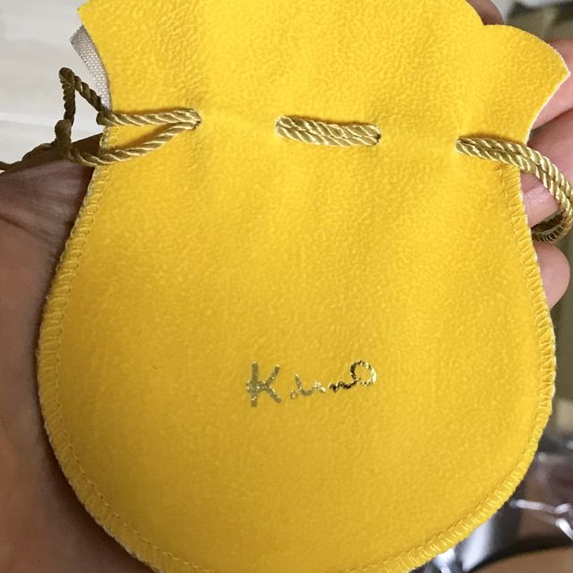 後日、刻印をお願いし、仕上がり時に巾着をもらえました。