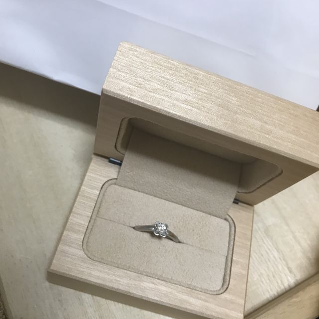 石座やダイヤも自分で選ぶことができ、リングも手作りです。