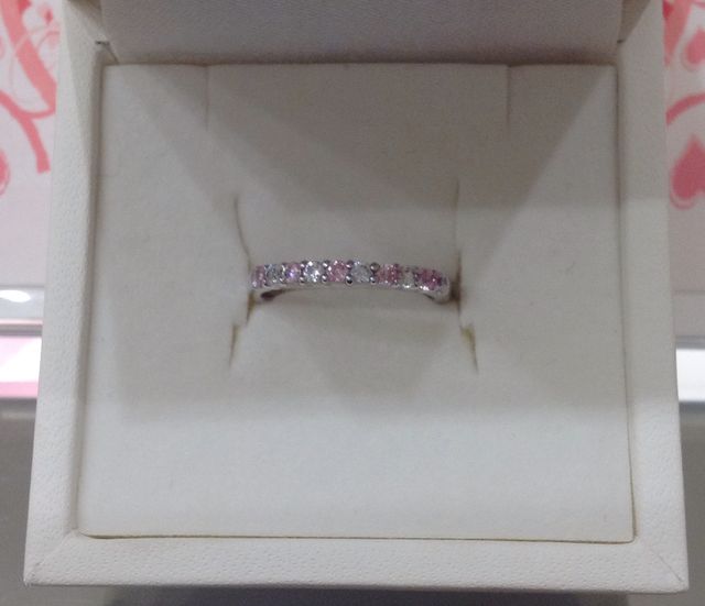 ピンクダイヤが可愛いです。