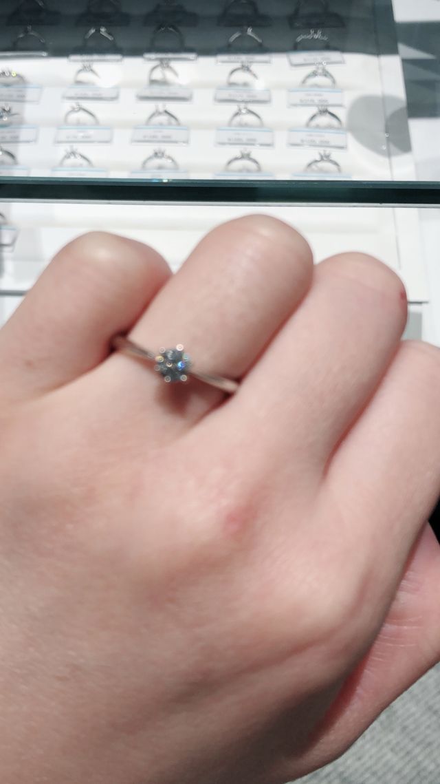 シンプル！王道の婚約指輪！