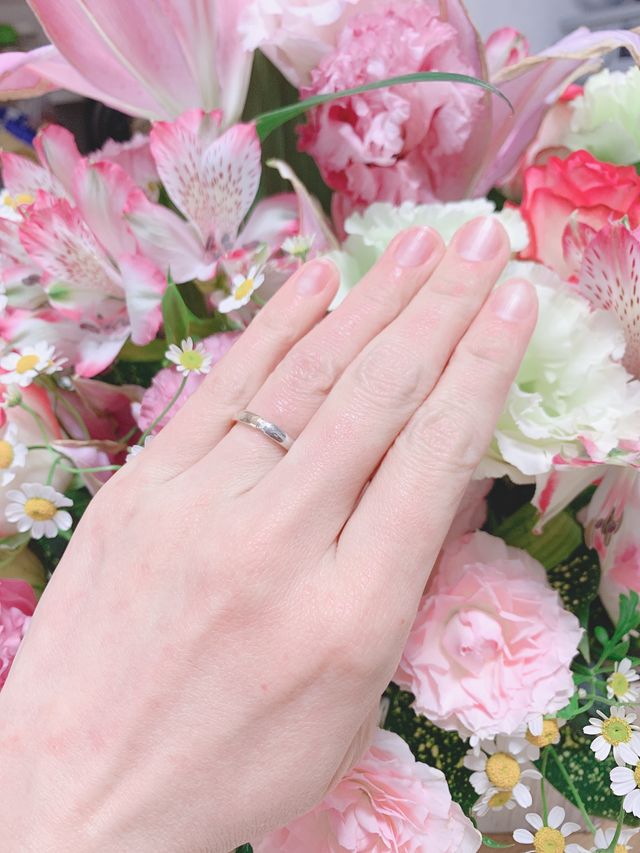 ゴールド、ピンクゴールド、プラチナの3種類でできてます。