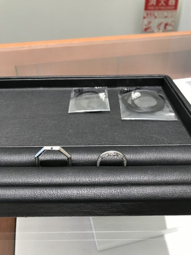 指輪のデザインを見た時からコレだと思いました！