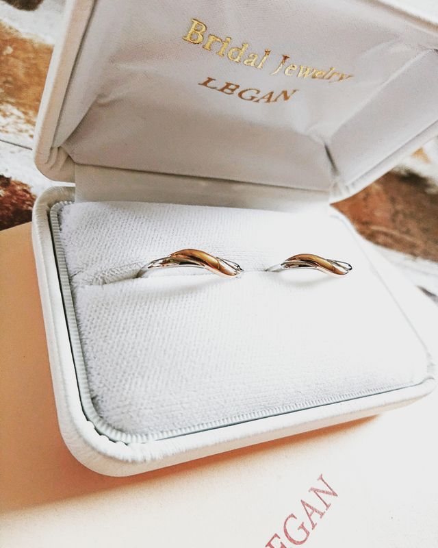 シンプルな結婚指輪♡
内側にお互いの誕生石と結婚記念日♡