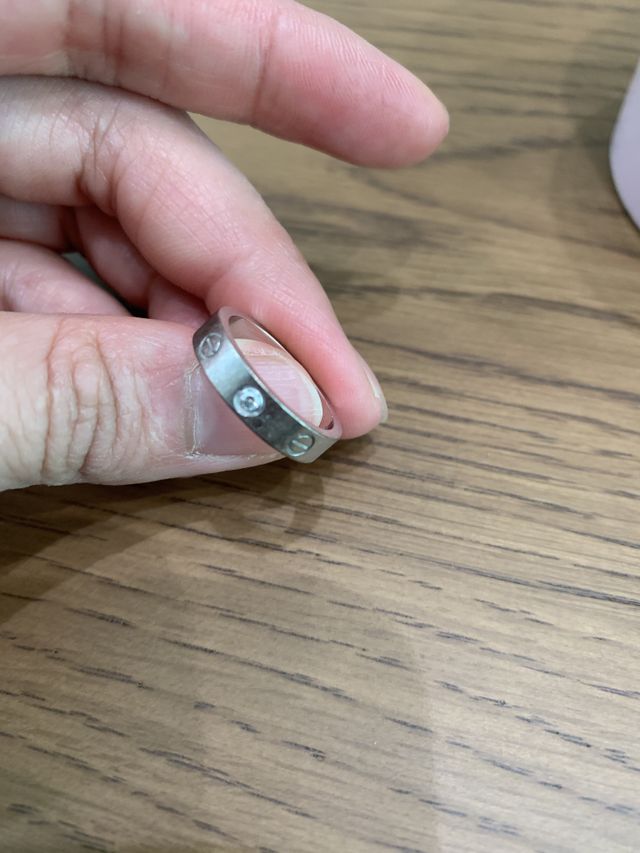 シンプルなデザインで気に入ってます。