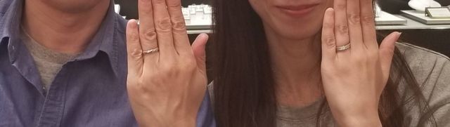 指輪が届いたので、直ぐ、指にはめて彼女と撮影しました。