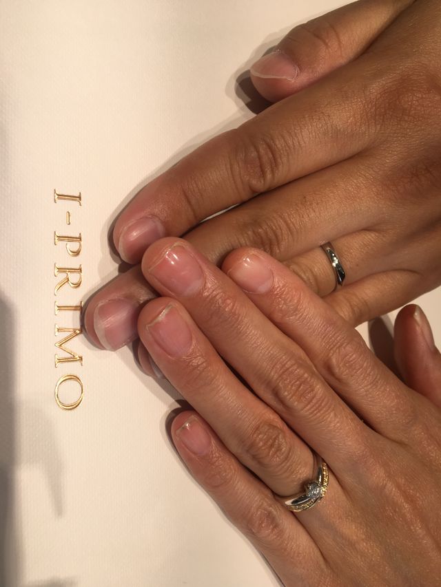 結婚指輪と重ね付けしています。