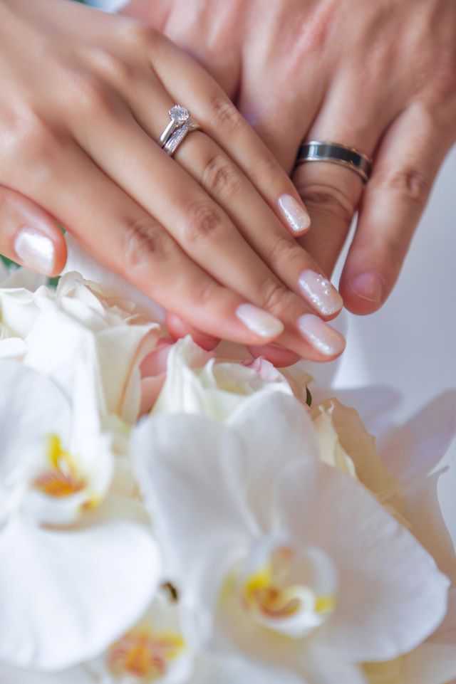 結婚指輪との重ねづけです(結婚指輪もハリーウィンストン)