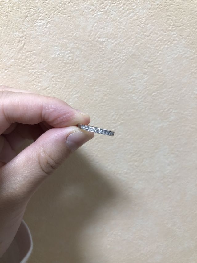 内側に2人のイニシャルと結婚記念日（日付のみ）刻印してます。