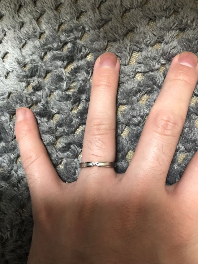 男性側の結婚指輪になります。