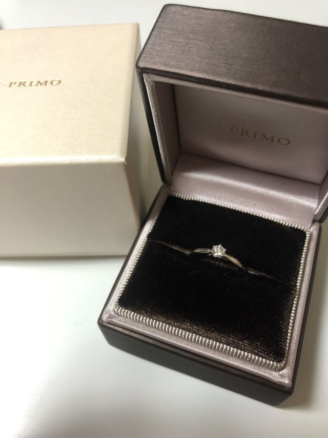 婚約指輪です。
0.182カラットです。