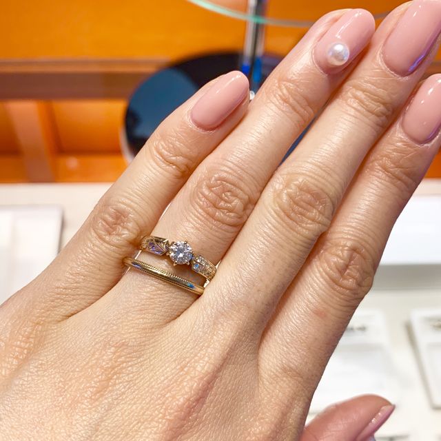 婚約指輪との相性が良くて気に入りました。