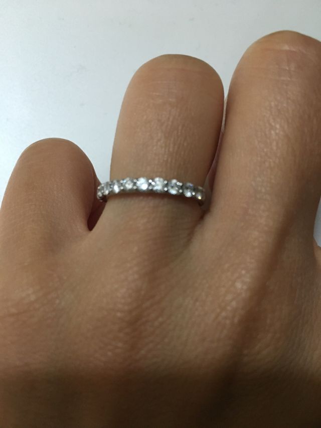 ダイヤモンドが13個連なったとても可愛いデザインです。