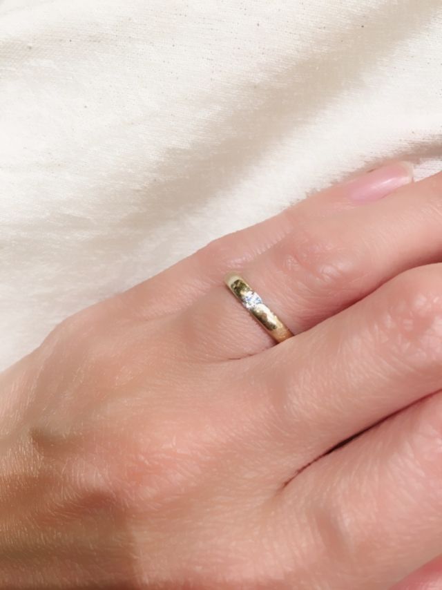 結婚指輪に石を入れるか悩みましたが入れて正解。