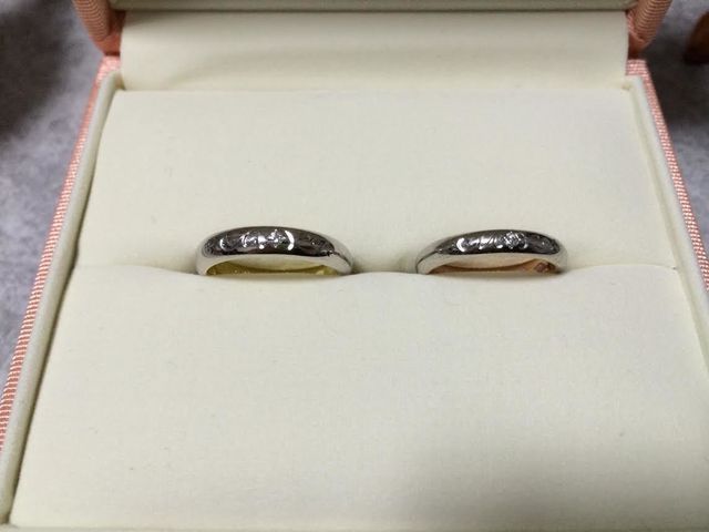 内側はグリーンゴールドとピンクゴールド