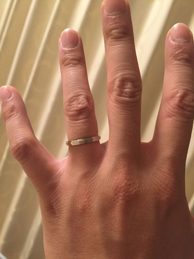 カルティエのプラチナリングです。