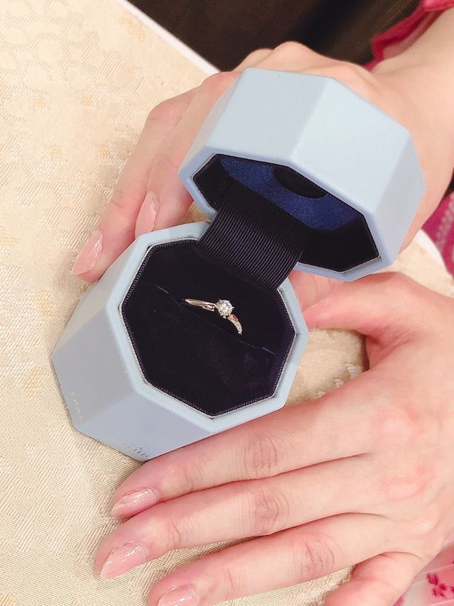 ダイヤの模様が見れる拡大鏡付指輪ケース