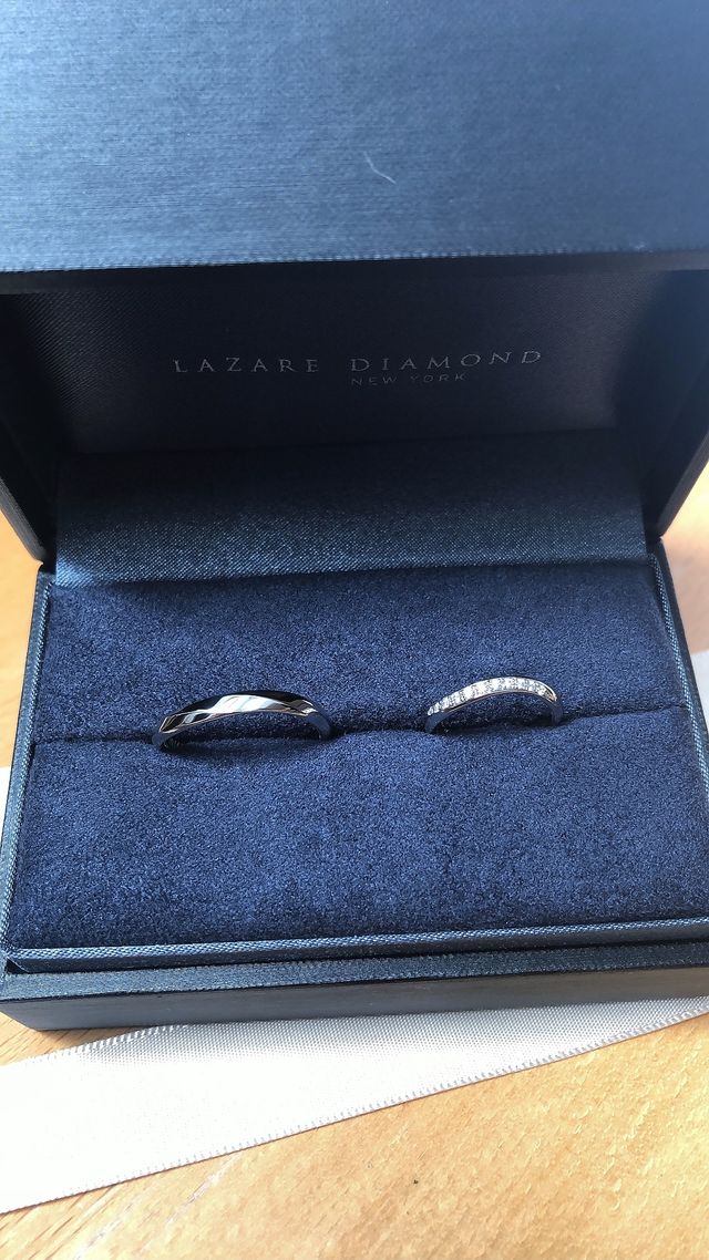 デランシー という指輪でペアで同じものにしました。