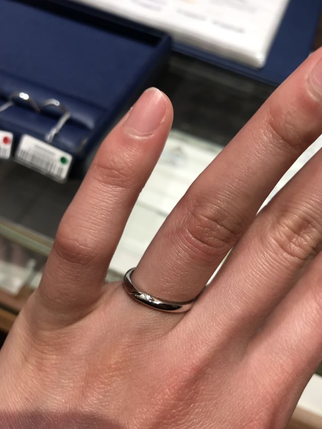 女性用の着用時写真
通常の逆向きに着用しています