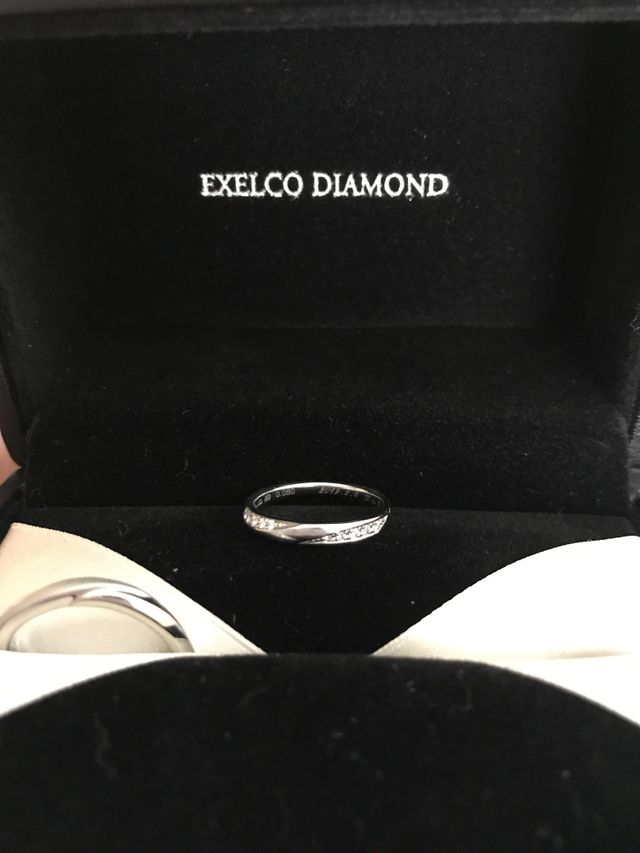 小さなダイヤモンド1粒1粒上質な素材とカットで美しいです