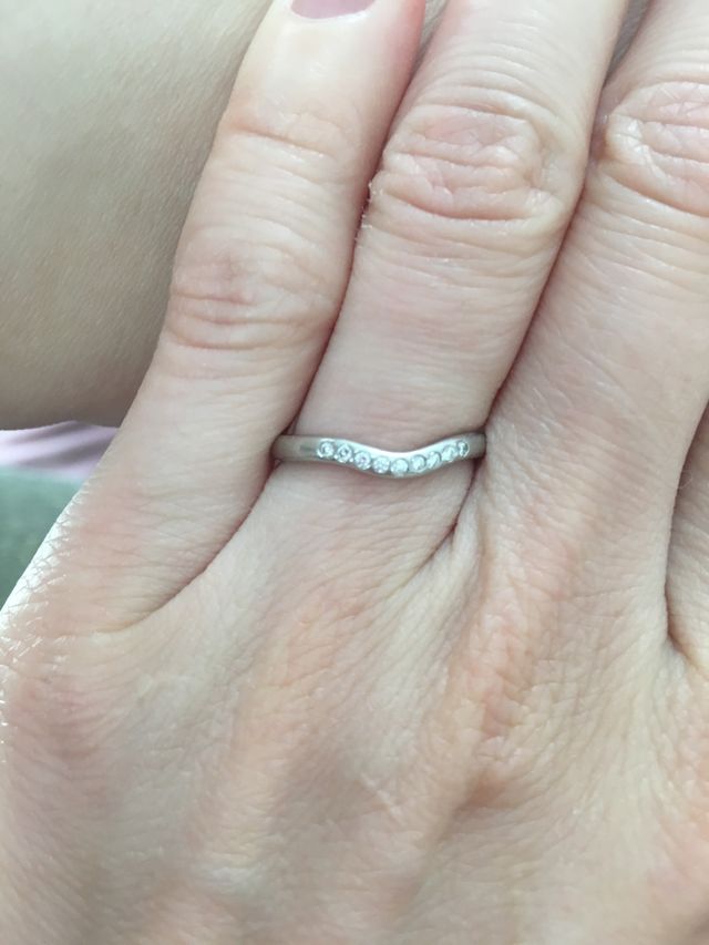 ９つのダイヤがキラキラしていてとても可愛いです
