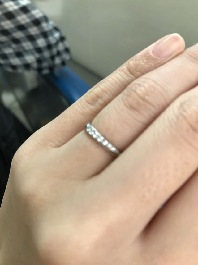 7つ石がついており存在感があります。