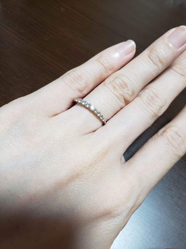 ハーフエタニティリングです