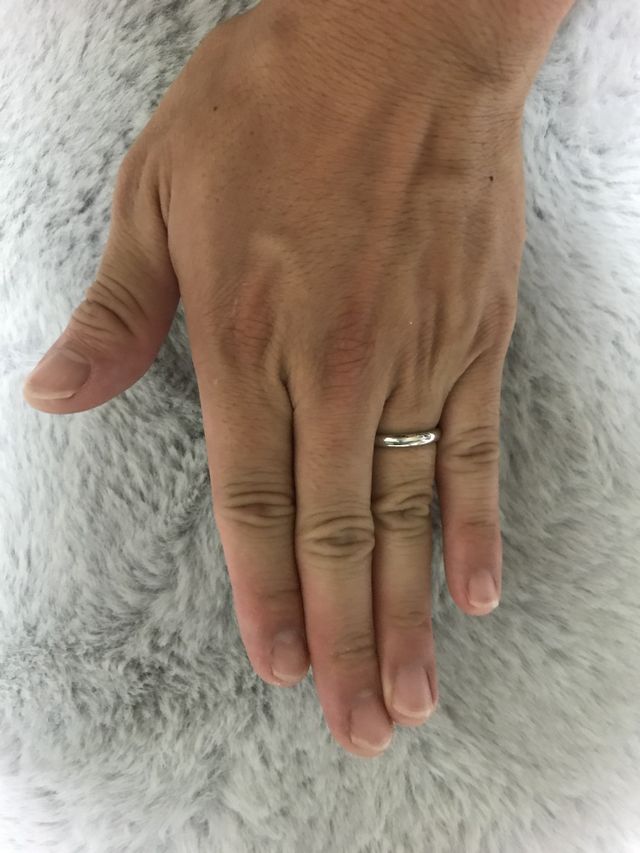 普段指輪をしてない人でも気にならないフィット感があります。