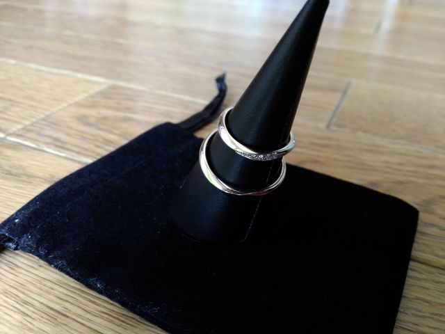 お互いリングのなめらかなカーブがお気に入りです。