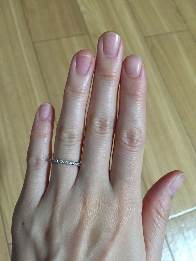 ハーフエタニティの結婚指輪です。単品で購入しました。