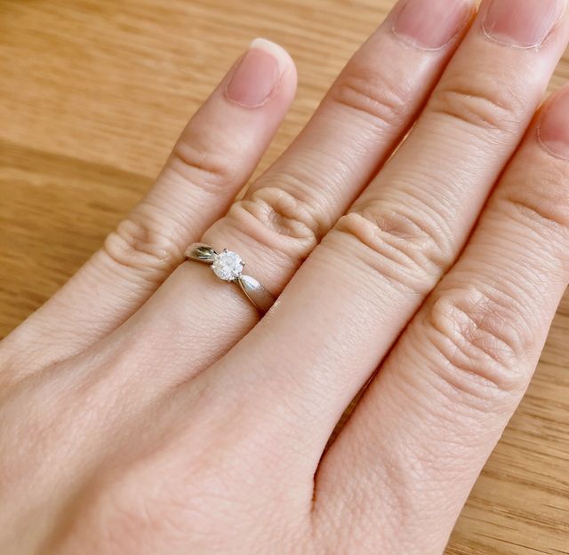 ダイヤを支えてる爪の部分が大きくないので綺麗に見えます♡