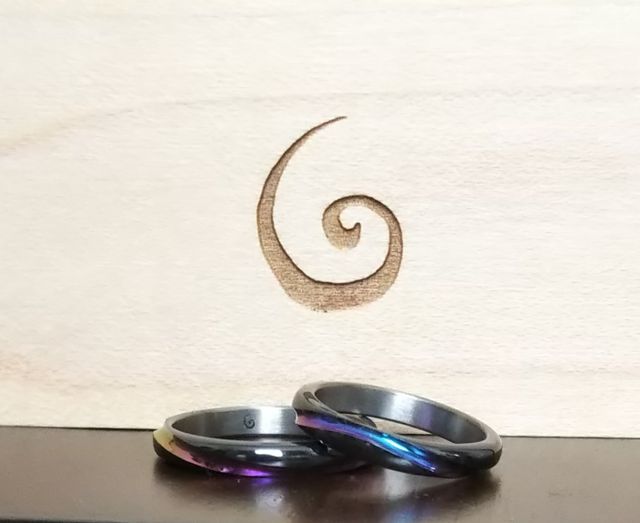 単色とグラデーションの発色をオーダーしました。