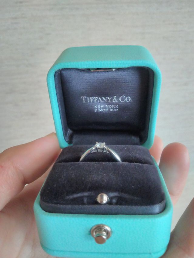 ティファニーブルーの箱に一石ダイヤモンド