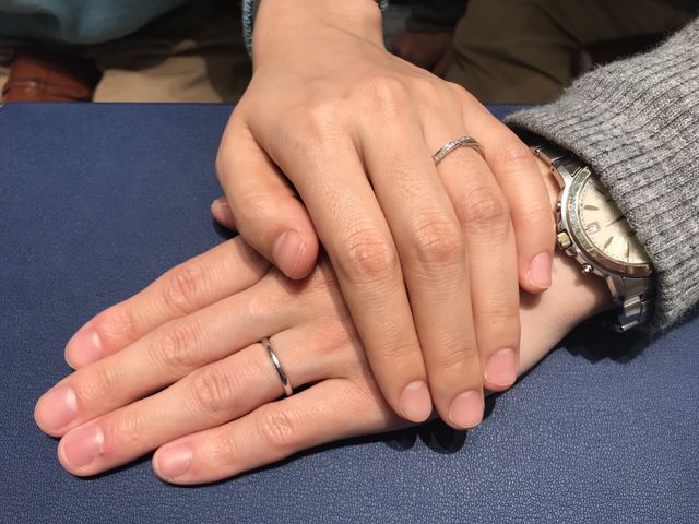 下が男性、上が女性です。