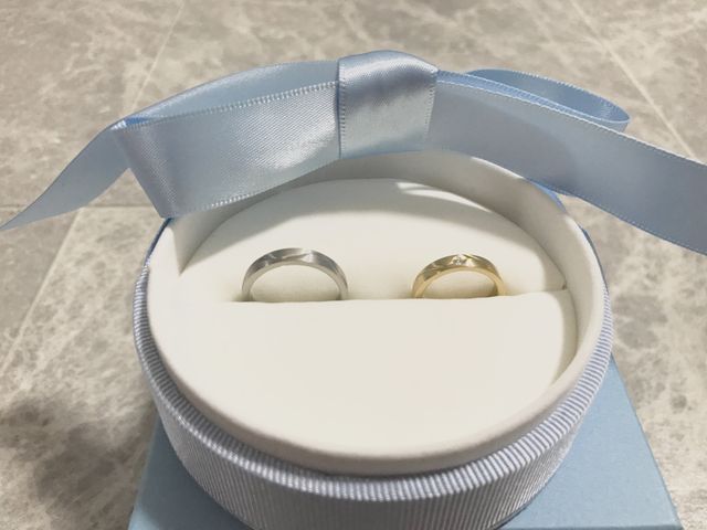 イエローゴールドとパラジウムの素材です。