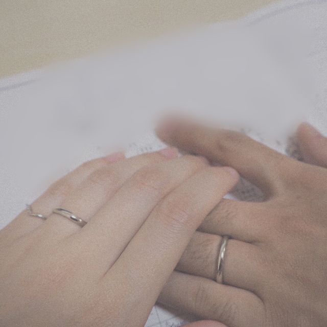 婚姻届と一緒に着用時撮影しました。
