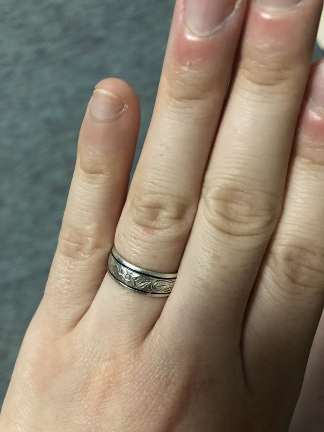 上下にラインあり。
プルメリア、花言葉は愛情。