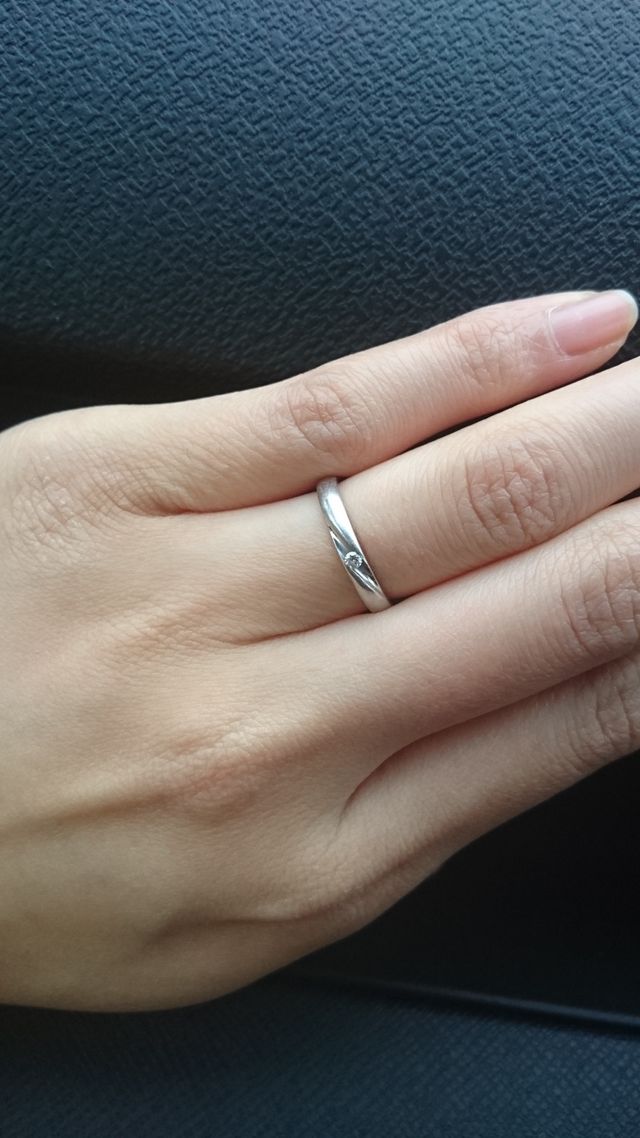 はめ込み式ダイヤが特徴のリングです。