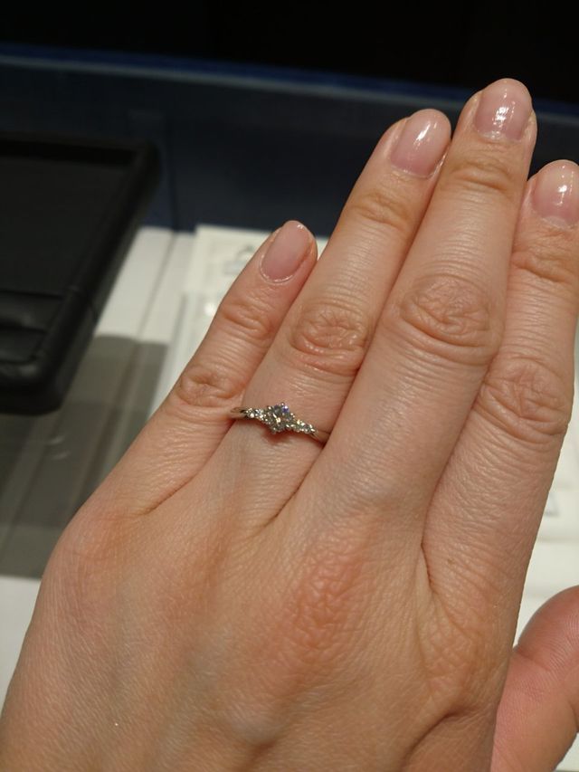 プラチナのエンゲージリングです。