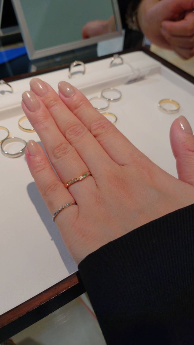 Vラインの結婚指輪です。